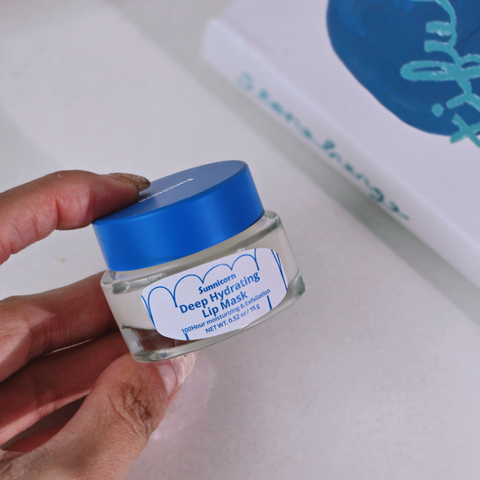 sunnicorn Deep Hydrating Lip Mask förpackning i hand